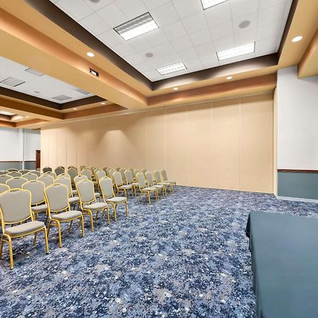 Clarion Inn & Suites And Convention Center كيرني المظهر الخارجي الصورة