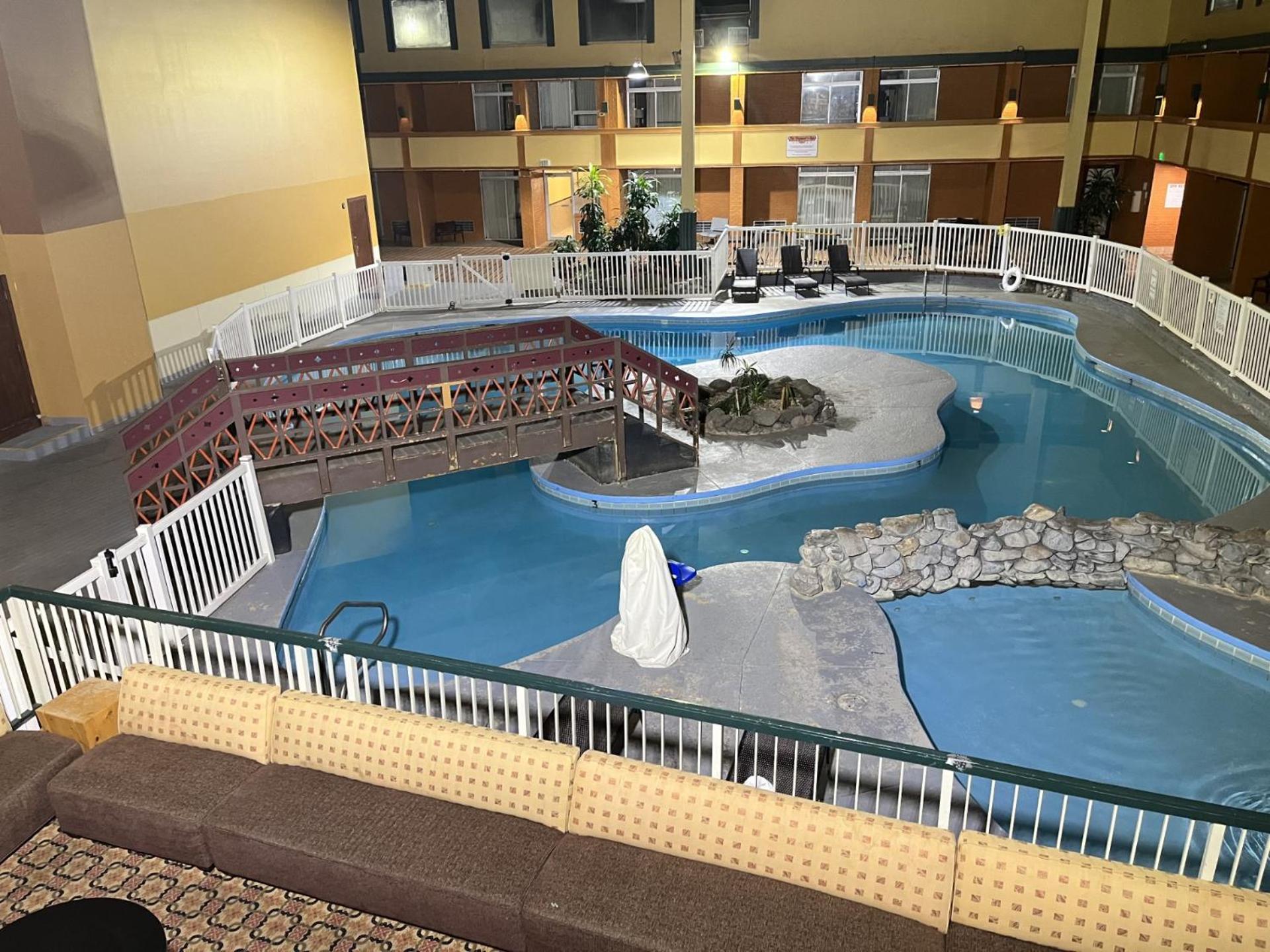 Clarion Inn & Suites And Convention Center كيرني المظهر الخارجي الصورة