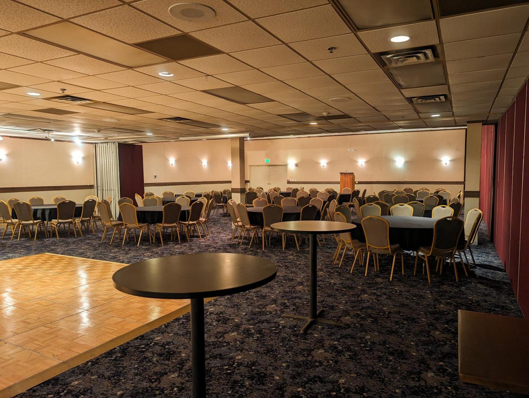 Clarion Inn & Suites And Convention Center كيرني المظهر الخارجي الصورة