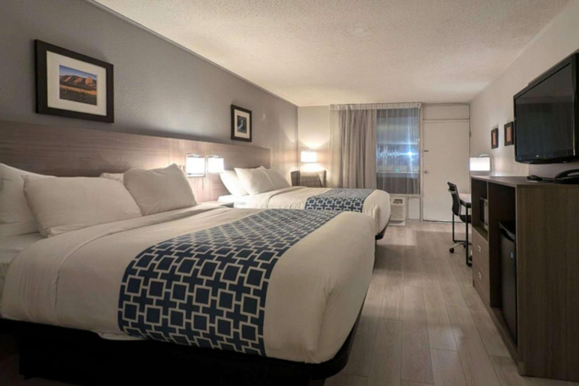 Clarion Inn & Suites And Convention Center كيرني المظهر الخارجي الصورة