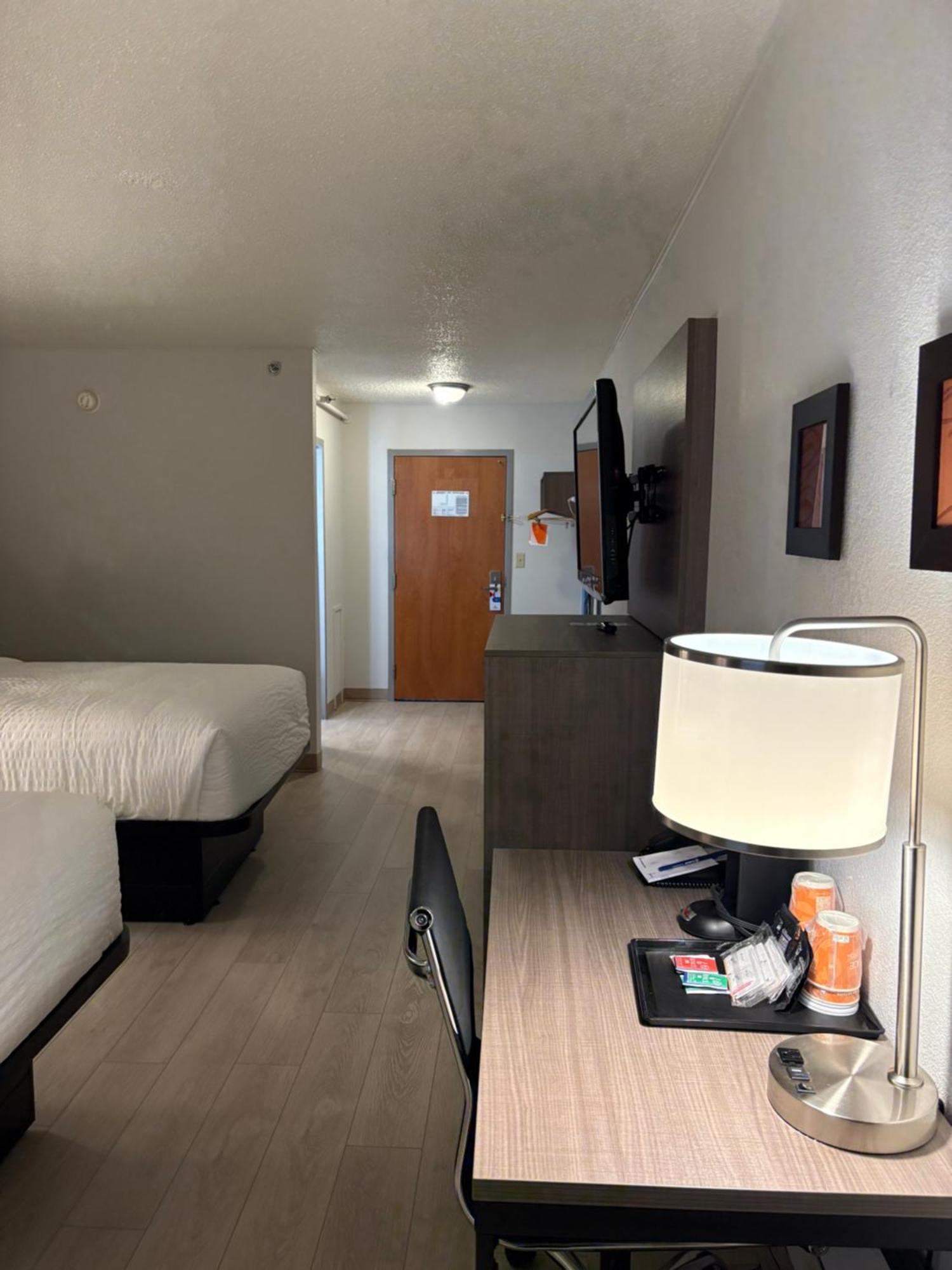 Clarion Inn & Suites And Convention Center كيرني المظهر الخارجي الصورة