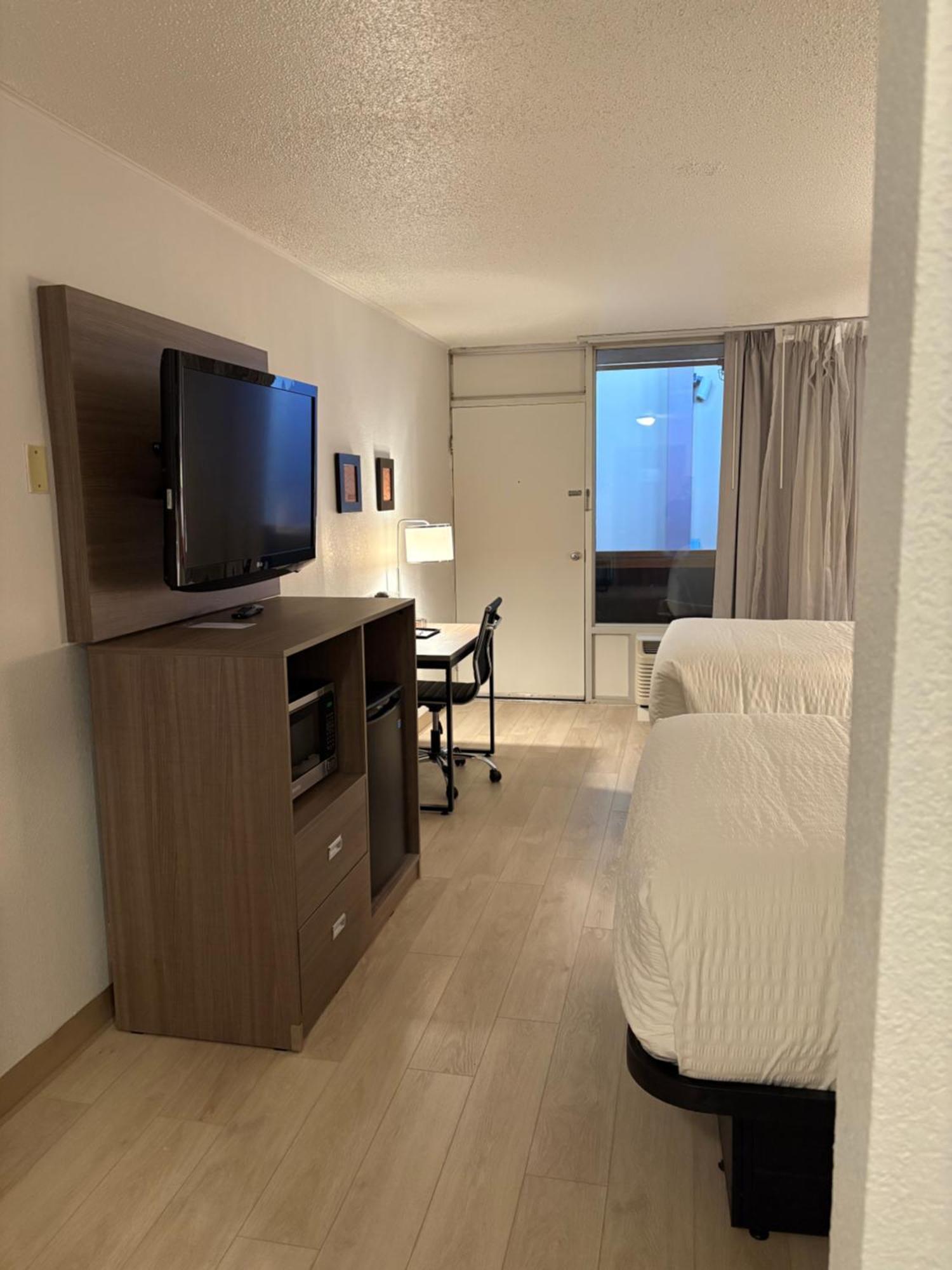 Clarion Inn & Suites And Convention Center كيرني المظهر الخارجي الصورة