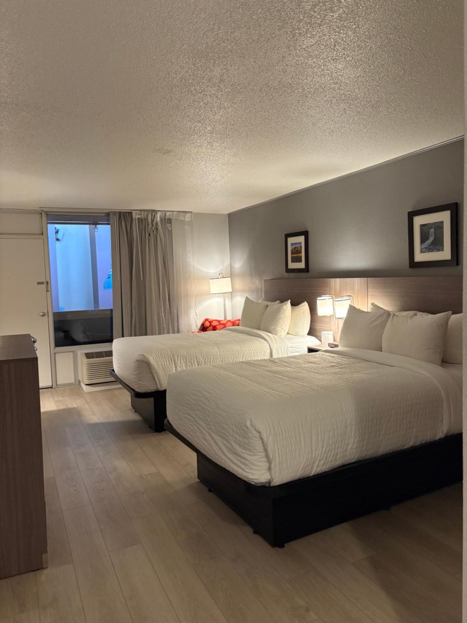 Clarion Inn & Suites And Convention Center كيرني المظهر الخارجي الصورة