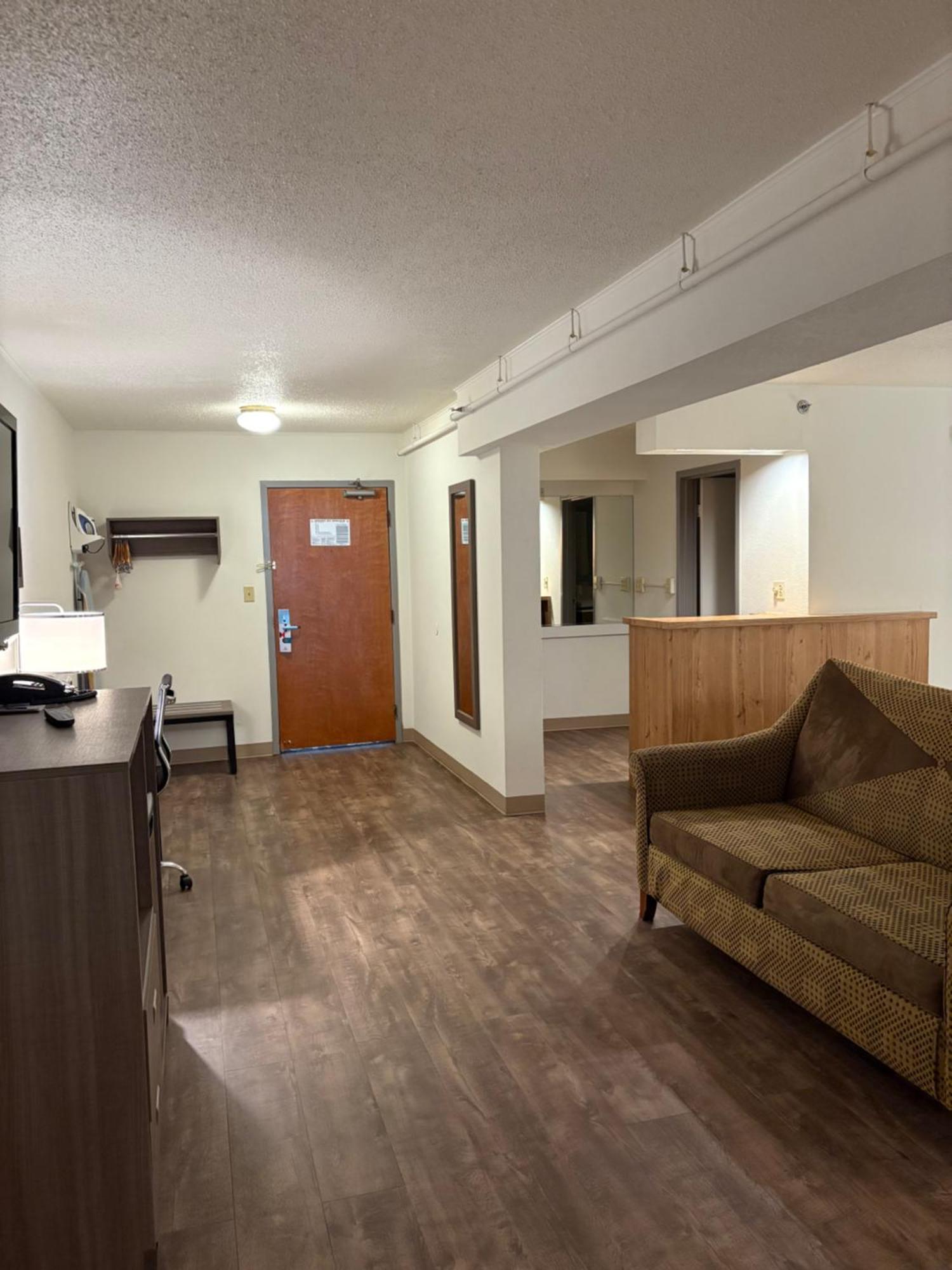 Clarion Inn & Suites And Convention Center كيرني المظهر الخارجي الصورة