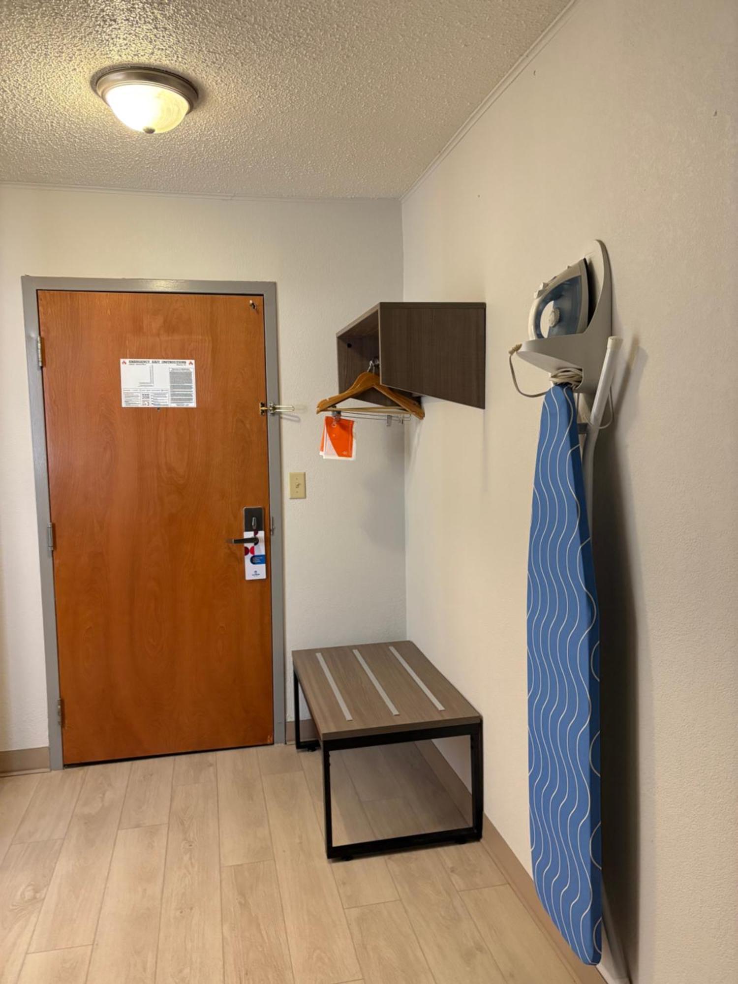 Clarion Inn & Suites And Convention Center كيرني الغرفة الصورة