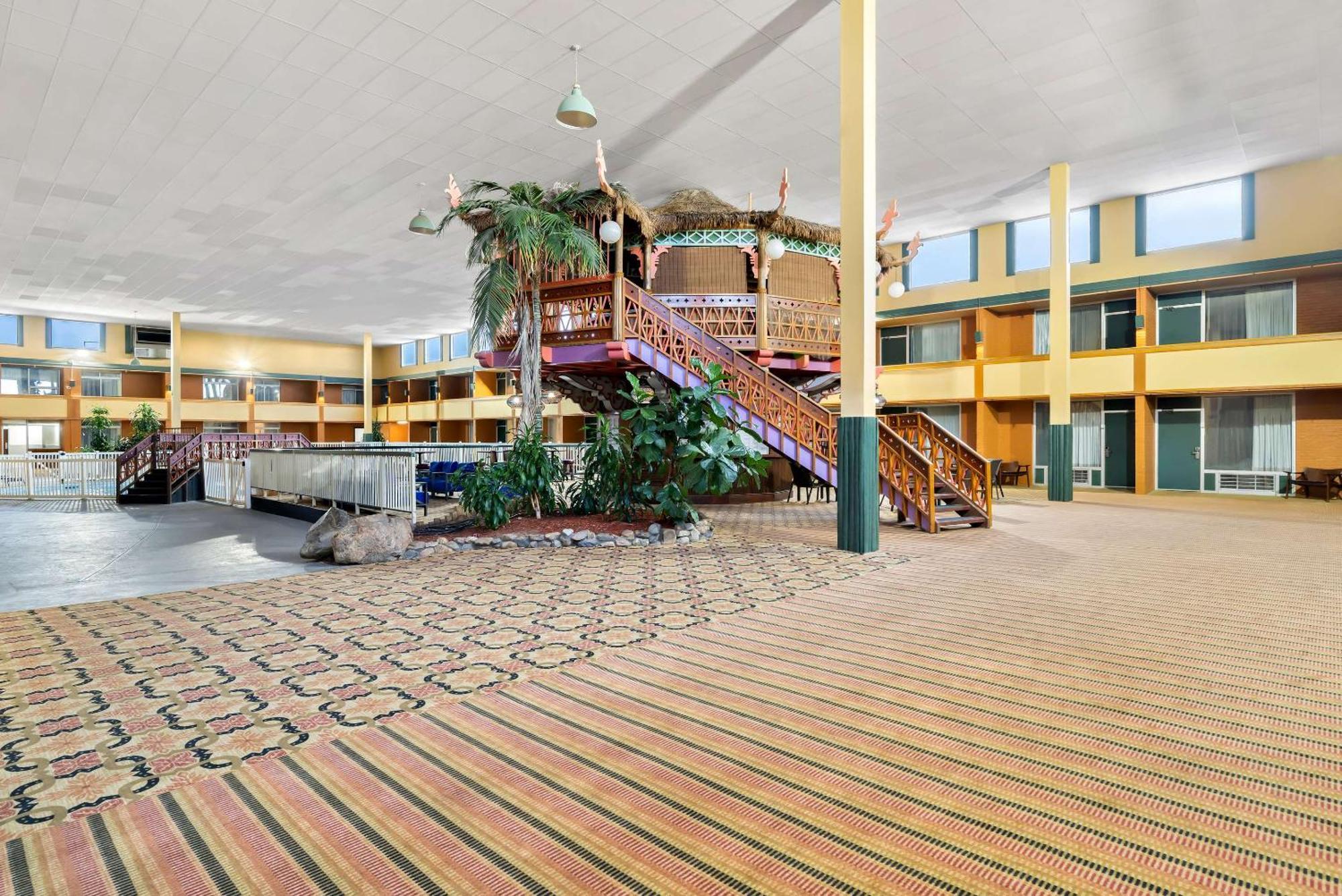 Clarion Inn & Suites And Convention Center كيرني المظهر الخارجي الصورة