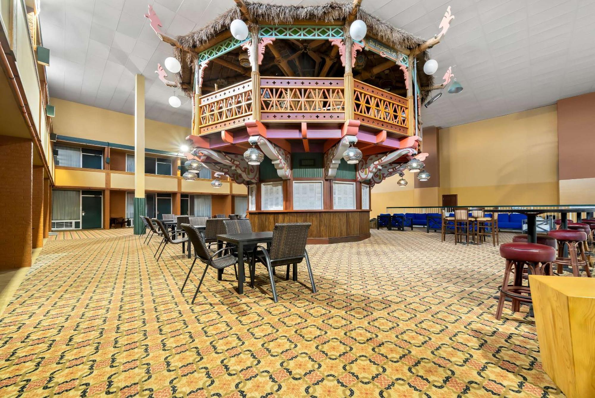 Clarion Inn & Suites And Convention Center كيرني المظهر الخارجي الصورة
