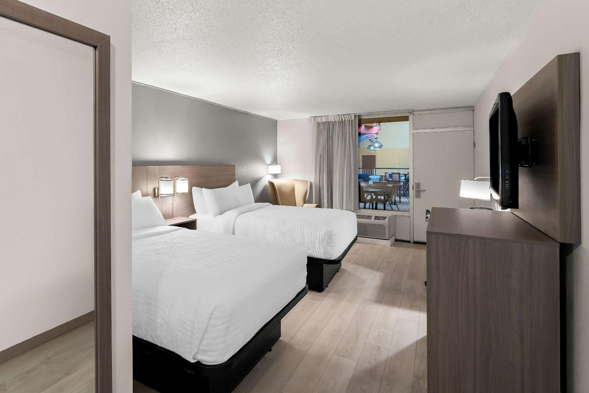 Clarion Inn & Suites And Convention Center كيرني المظهر الخارجي الصورة