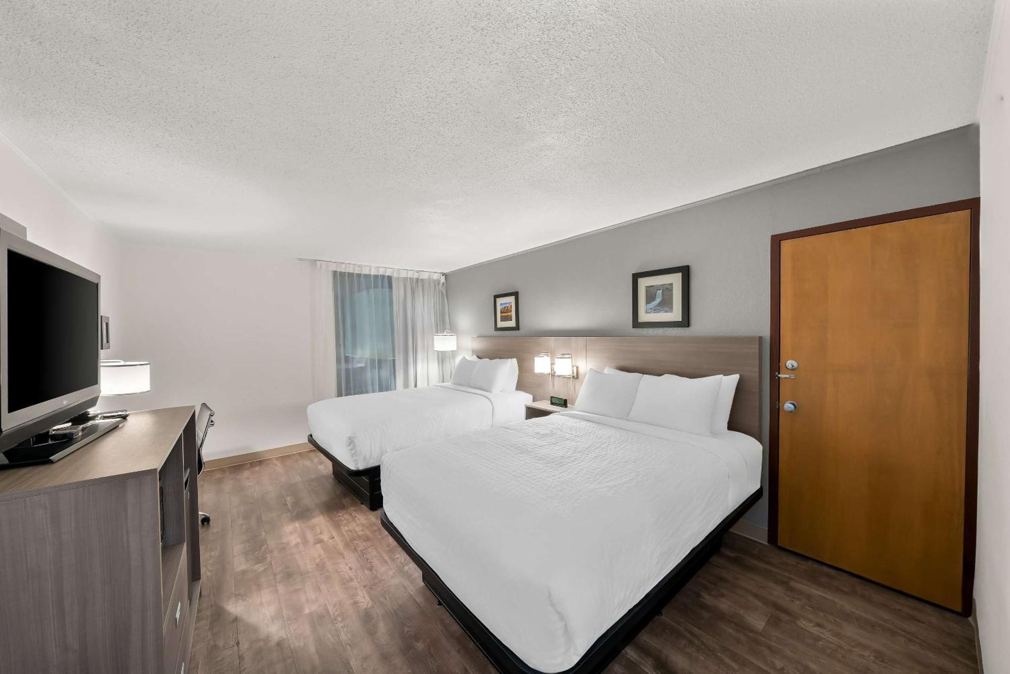 Clarion Inn & Suites And Convention Center كيرني المظهر الخارجي الصورة