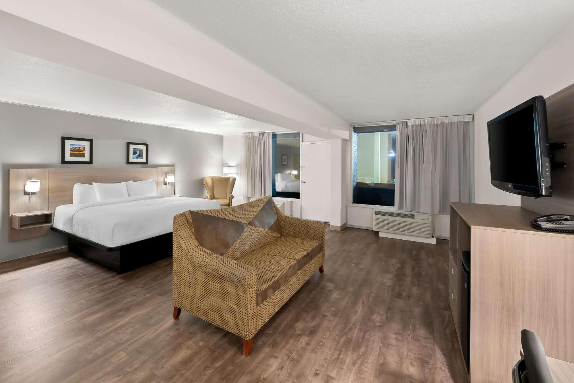 Clarion Inn & Suites And Convention Center كيرني المظهر الخارجي الصورة