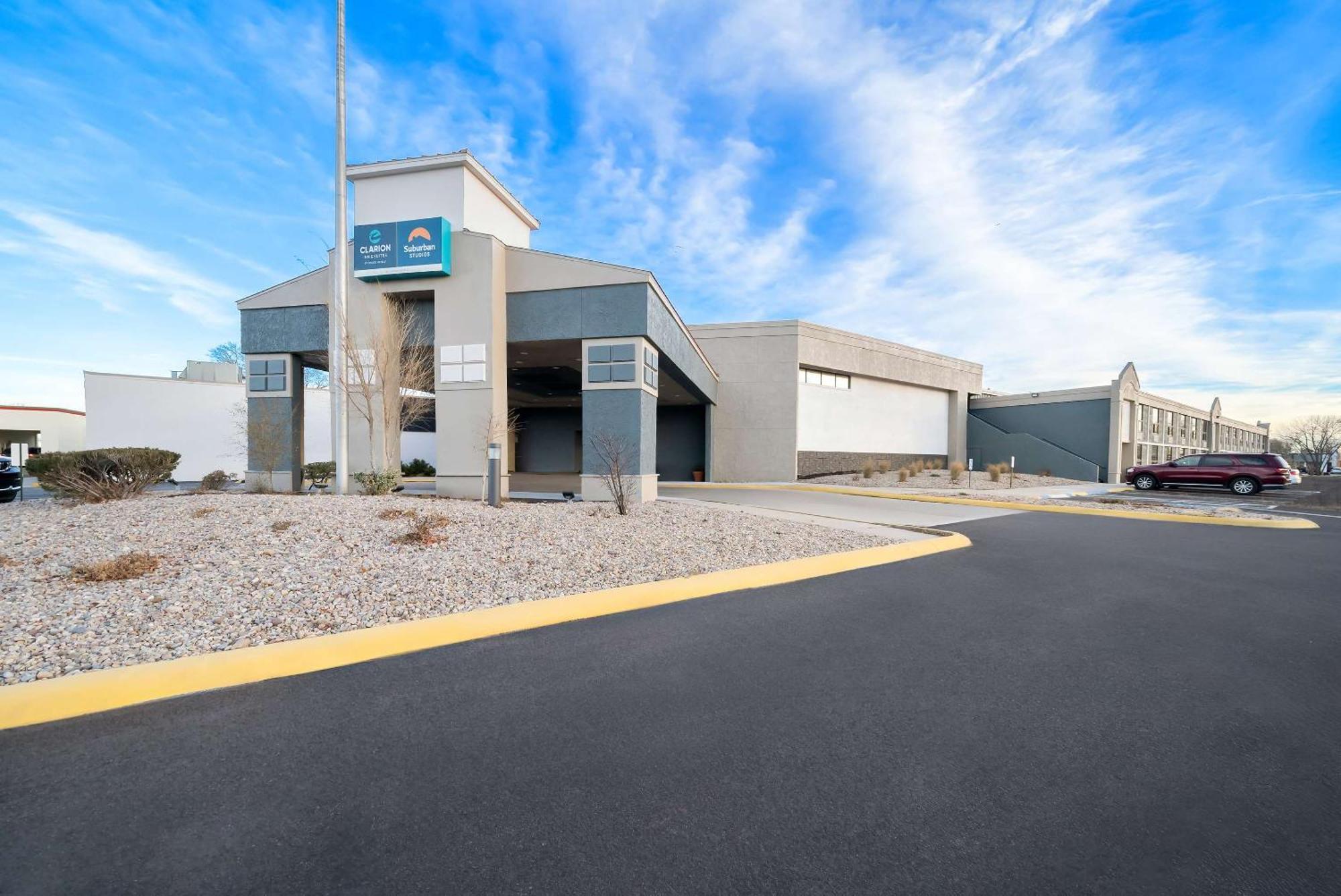 Clarion Inn & Suites And Convention Center كيرني المظهر الخارجي الصورة
