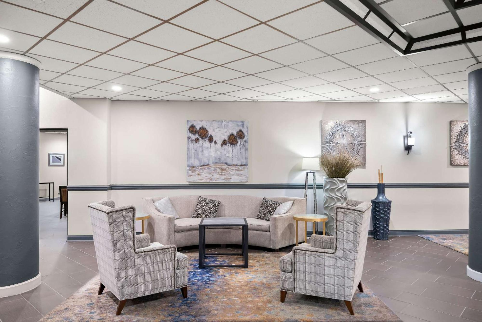 Clarion Inn & Suites And Convention Center كيرني المظهر الخارجي الصورة