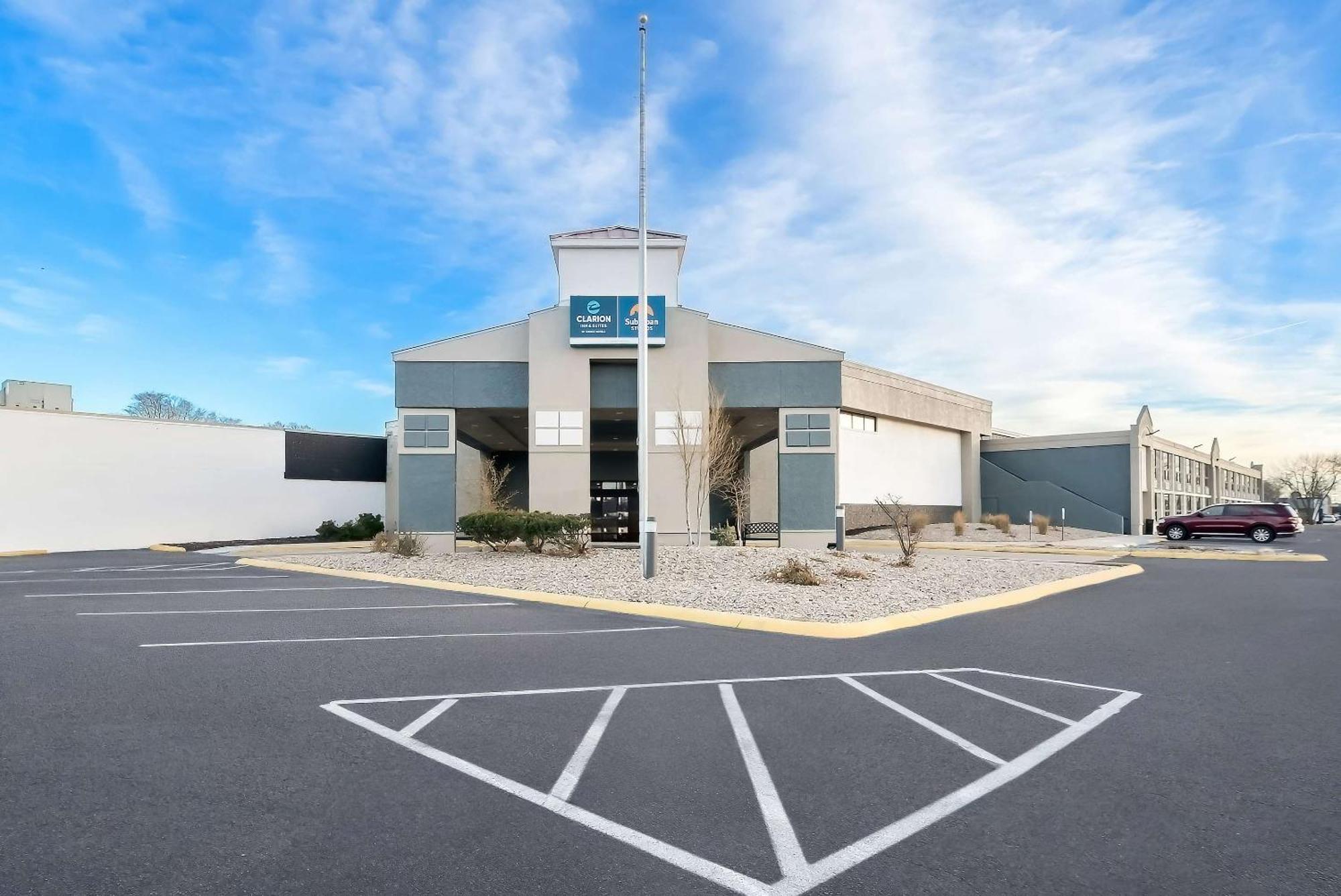 Clarion Inn & Suites And Convention Center كيرني المظهر الخارجي الصورة
